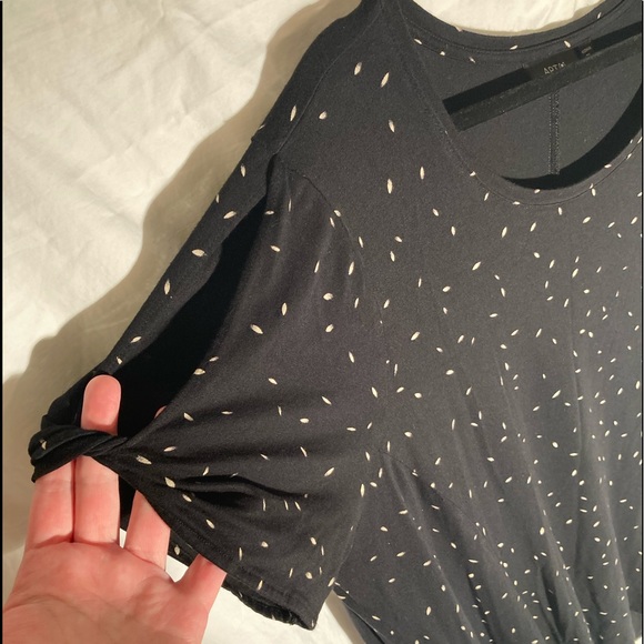 Small Patterned Cold Shoulder - Picture 5 of 5